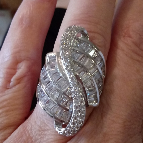 New cz. Statement sterling silver ring - Picture 2 of 11